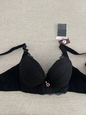 Fallsweet “Add two cups” Black Lace Push-Up Bra with Decorative Pendant